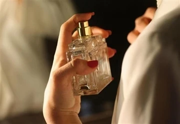 How Many Times A Day Is The Right Amount Of Perfume To Spray?